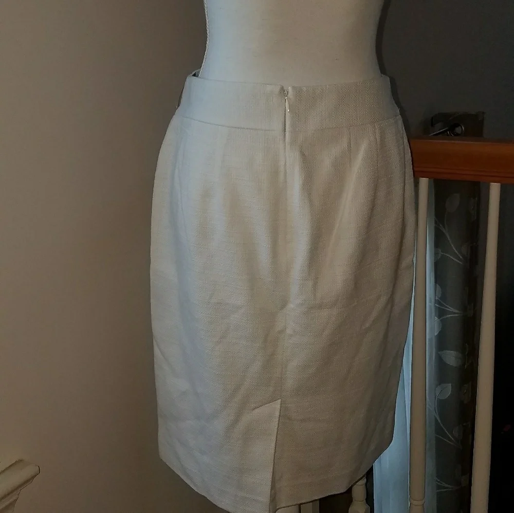 🍍Banana Republic White Skirt Size 8